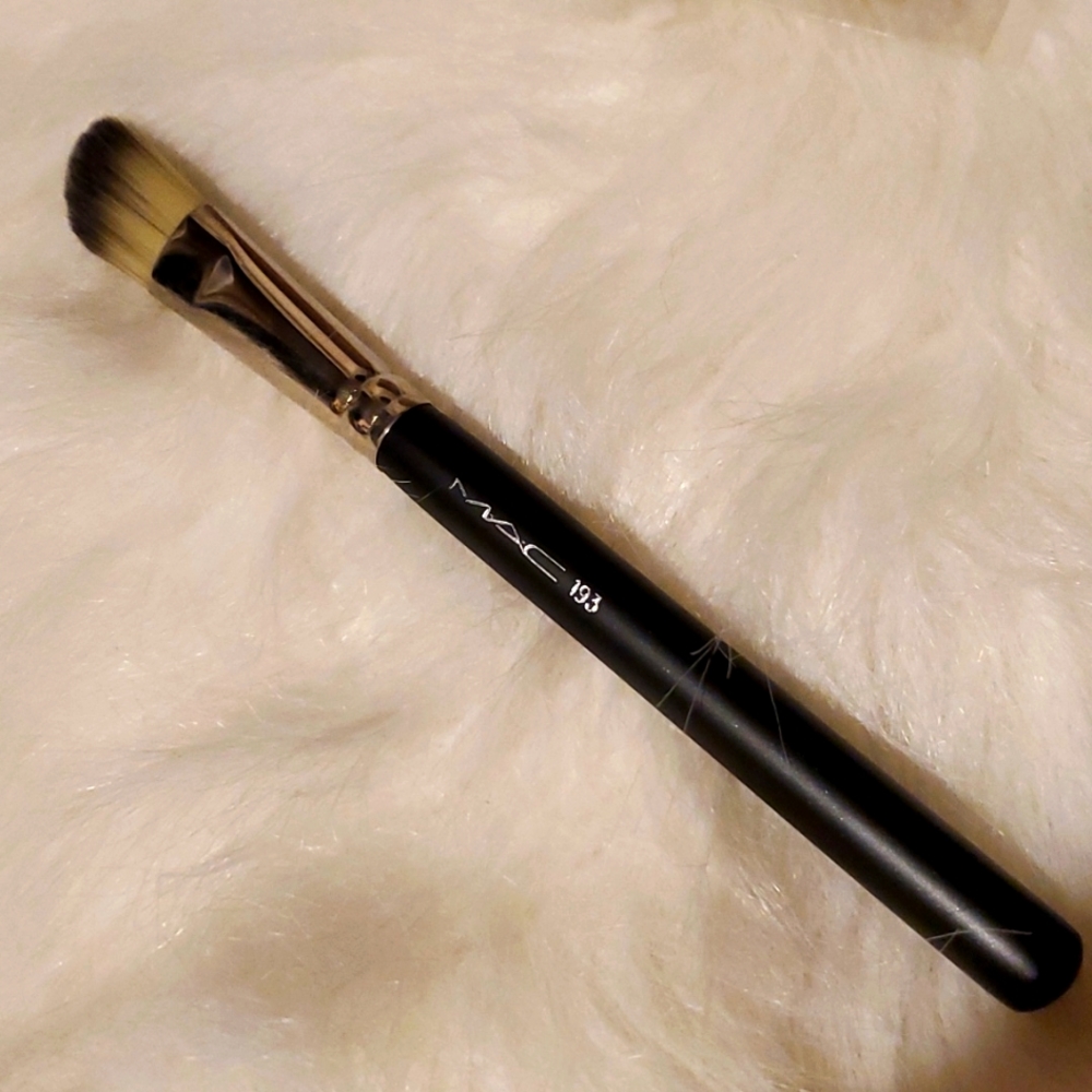 MAC #193 Brush